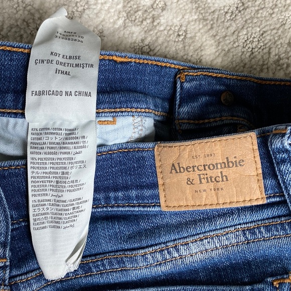 •Abercrombie & Fitch• Distressed Low-Rise Jean Shorts - Picture 10 of 11